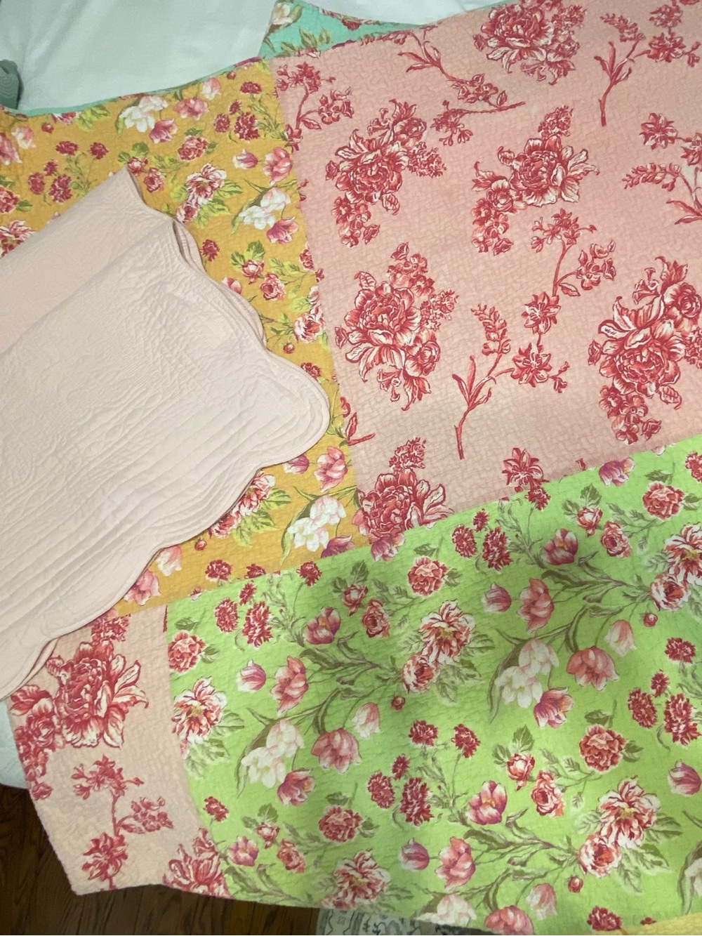 Queen size Reversible Cotton Quilt - Patchwork Blush Pink Floral